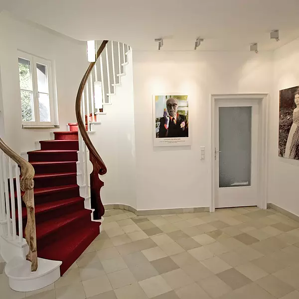 Deckenstrahler für akzentuiertes Licht. 