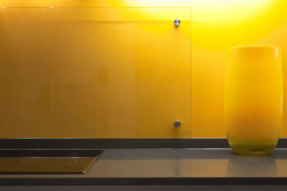 Gerichtetes Licht zum Arbeiten in der Küche. 